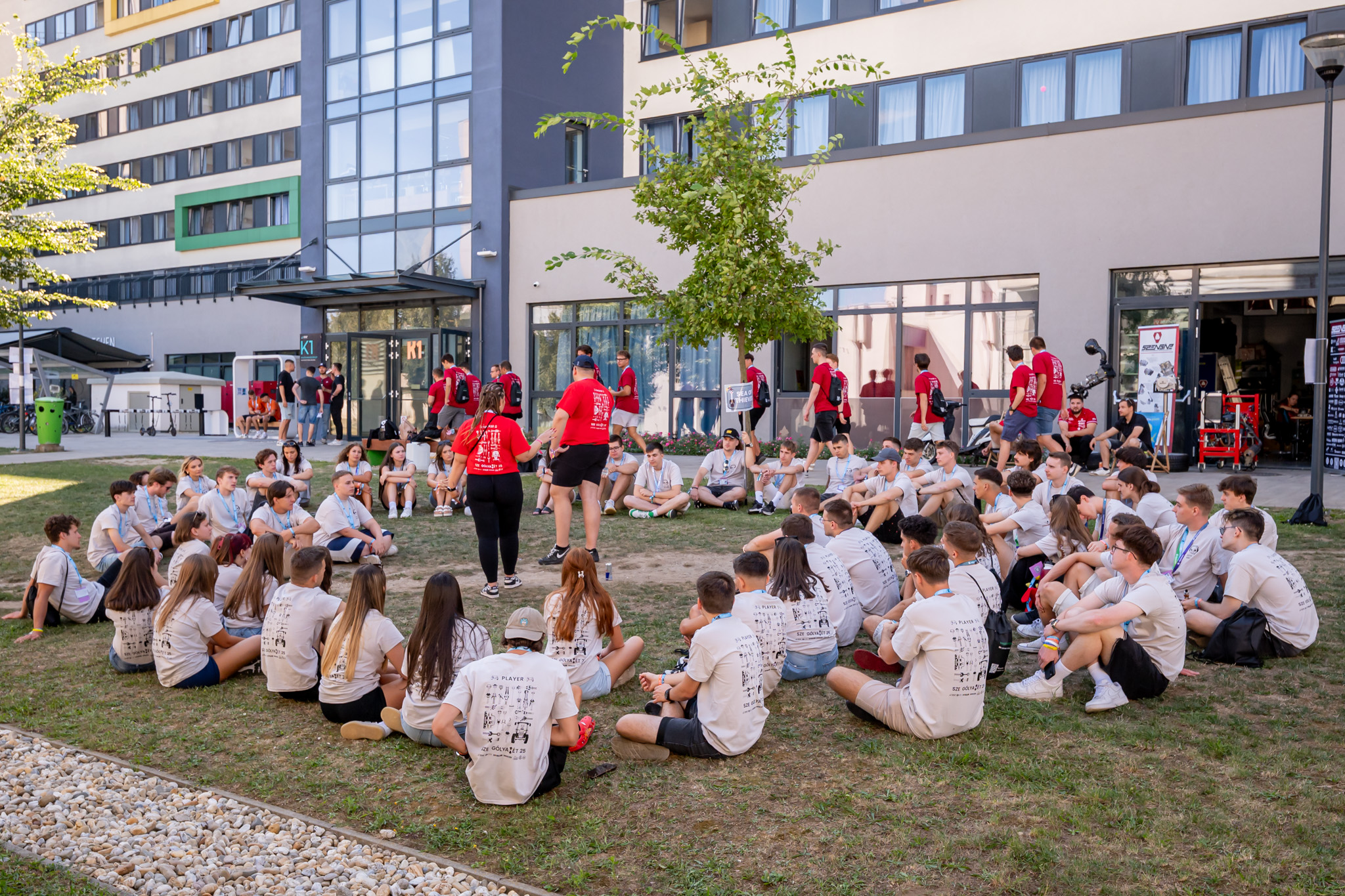 At night, entertainment took centre stage at the Bridge Student and Faculty Club. (Photos: András Adorján)